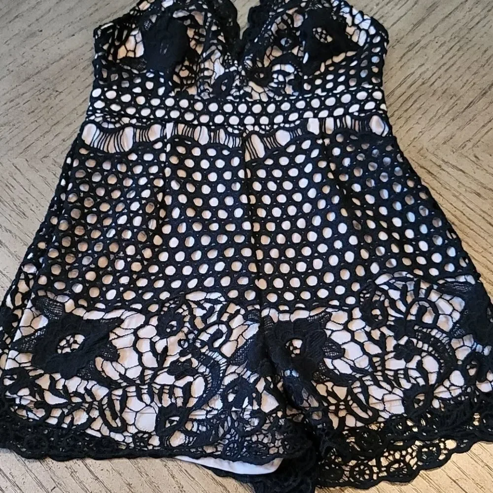 Black halter lace short jumpsuit size S Tea&Cup
